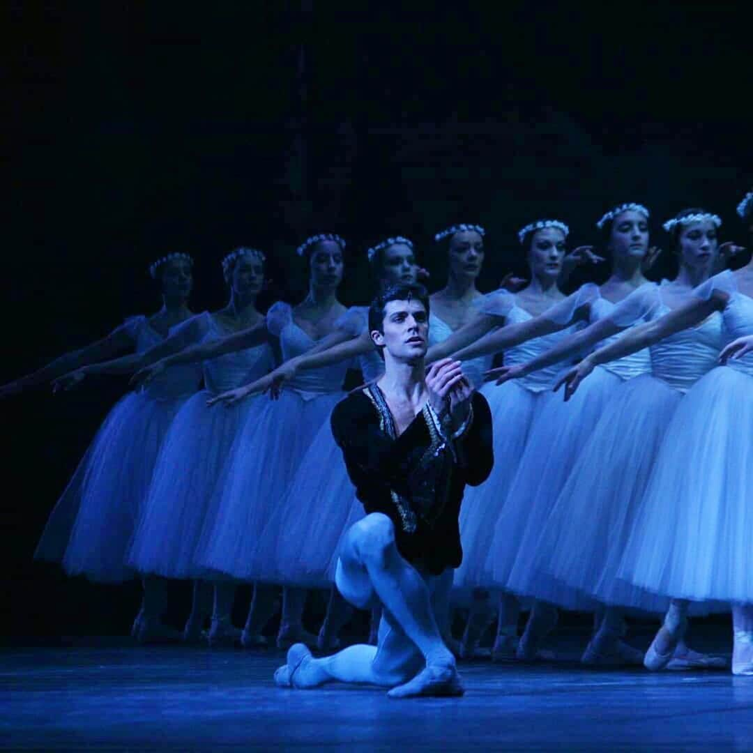 ロベルト・ボッレさんのインスタグラム写真 - (ロベルト・ボッレInstagram)「Foto di Giselle di circa 15 anni fa qui al San Carlo 😅 #Repost @officialrobertobolle ・・・ Questa sera quarto spettacolo al @teatrosancarlo del #robertobolleandfriends 🌌 Photo credit📷 Alessio Buccafusca  #robertobolle #bolletour2019 #napoli」9月9日 2時53分 - robertobolle