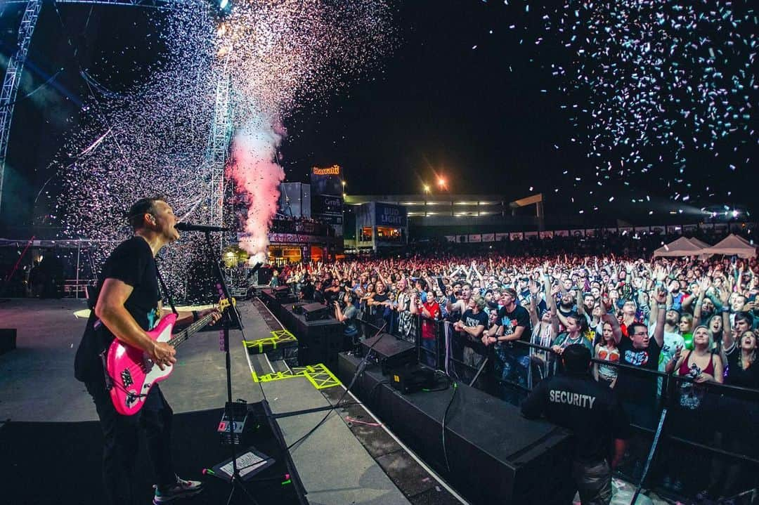 blink-182さんのインスタグラム写真 - (blink-182Instagram)「COUNCIL BLUFFS @stircove! Fun times were had by all. 📸: @clemente_310」9月9日 3時00分 - blink182