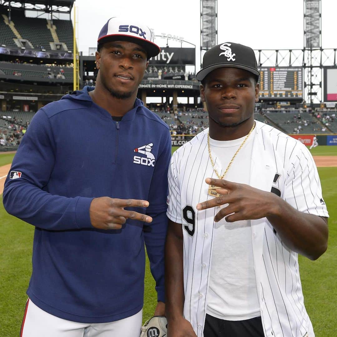 シカゴ・ホワイトソックスさんのインスタグラム写真 - (シカゴ・ホワイトソックスInstagram)「Chicago represent! Thanks for stopping by, @tarikcohen and @cjsapong!」9月9日 3時18分 - whitesox