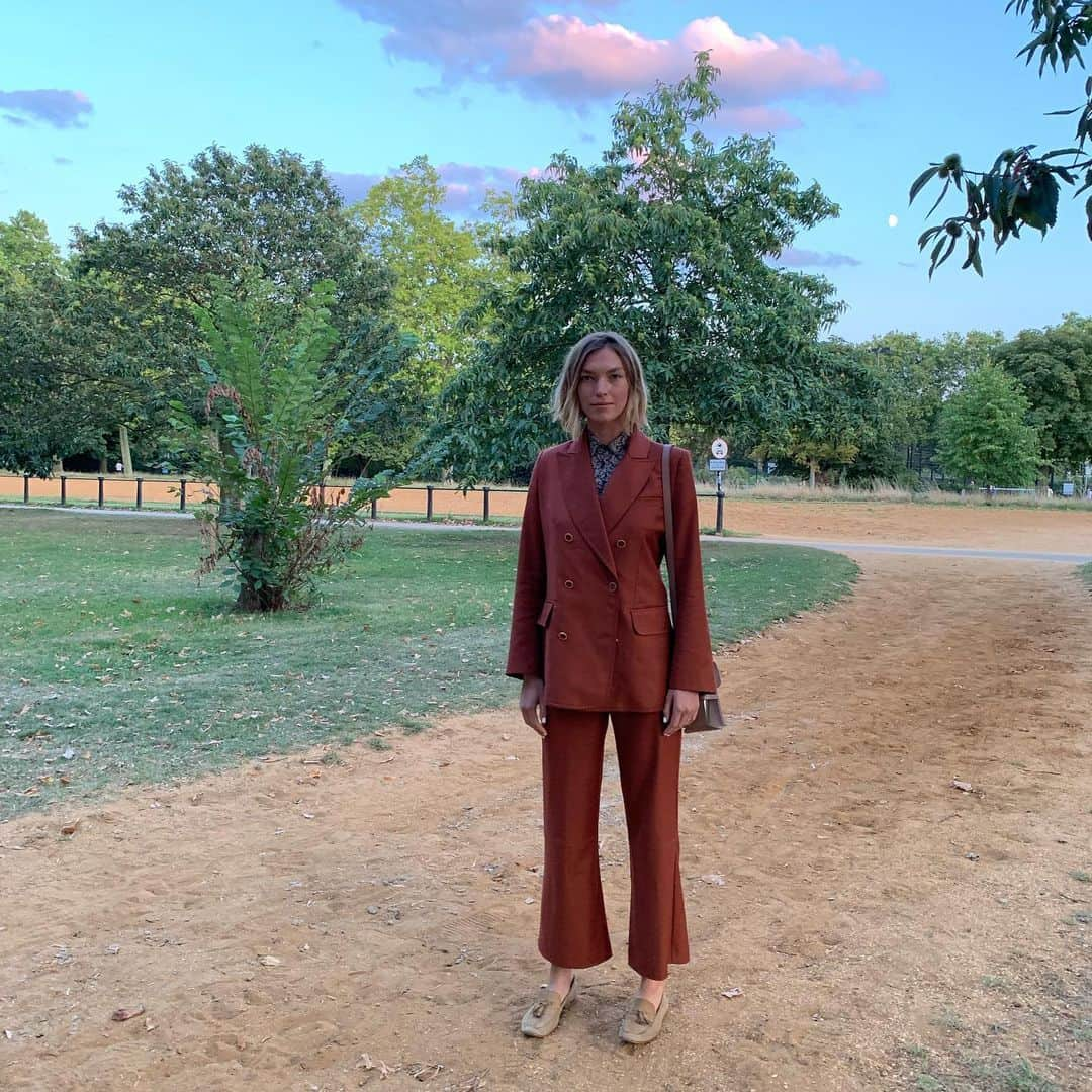 アリゾナ・ミューズさんのインスタグラム写真 - (アリゾナ・ミューズInstagram)「Walking into the Flourishing Diversity Series where I will have the honor to sit with indigenous elders from Colombia to speak about climate change.」9月9日 3時29分 - arizona_muse