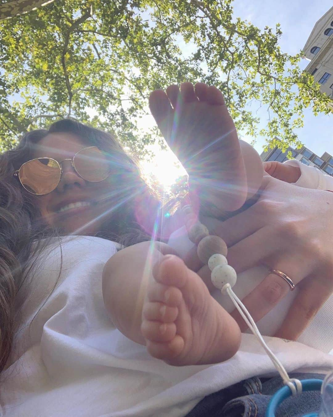 Despierta Americaさんのインスタグラム写真 - (Despierta AmericaInstagram)「@joynadamas compartió esta foto junto a su bebé #Noah 👶🏻🦶🏼 #Repost @joynadamas ・・・ S☀️nday ❤️ • D☀️mingo ❤️」9月9日 3時35分 - despiertamerica