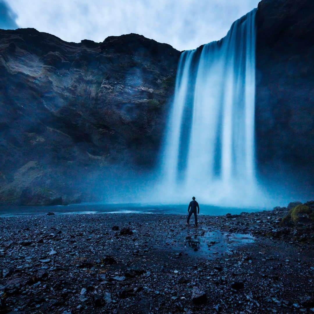 ナショナルジオグラフィックさんのインスタグラム写真 - (ナショナルジオグラフィックInstagram)「Photo by Stephen Alvarez @salvarezphoto |  Iceland has larger, more powerful waterfalls, but I've always thought Skogafoss was the prettiest. It is also one of the most visited. Late one night last spring I managed to find a rare moment alone after the crowds had departed. Iceland is a popular tourist destination and visitors now outnumber Icelanders by a factor of 12. #iceland」9月9日 3時37分 - natgeo