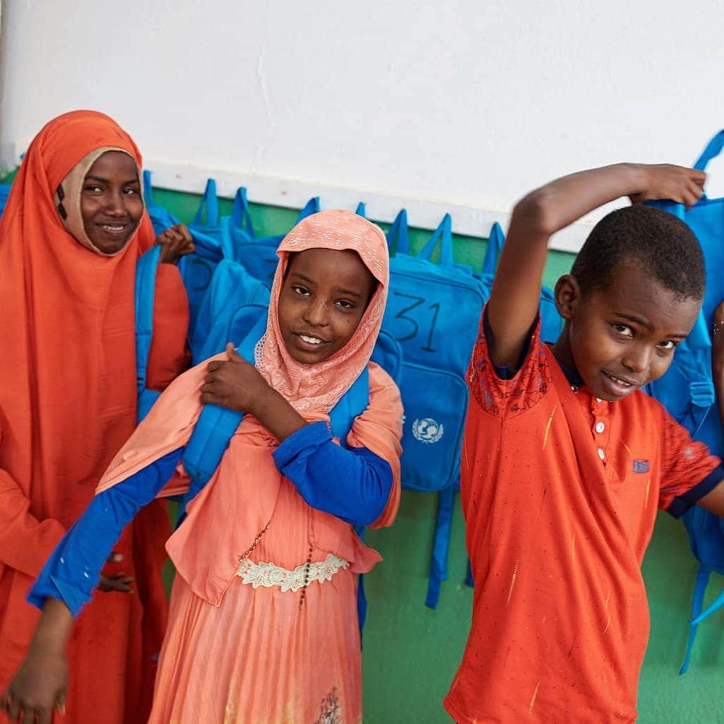 unicefさんのインスタグラム写真 - (unicefInstagram)「3,758 school backpacks laid at the United Nations show the grave scale of child deaths in conflict. Each one represents the senseless loss of a young life to conflict in 2018. UNICEF backpacks have always been a symbol of hope and childhood possibility. In two weeks, world leaders gathering at #unga will mark the 30th anniversary of the Convention on the Rights of the Child. This installation should remind them of the stakes. #ForEveryChild #ChildrenUnderAttack #ENDviolence © UNICEF/UN0341974/Farber / Getty Images © UNICEF/UN0310951/Segovia © UNICEF/UN0199409/Noorani」9月9日 3時39分 - unicef