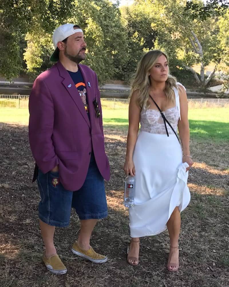 ケヴィン・スミスさんのインスタグラム写真 - (ケヴィン・スミスInstagram)「Yesterday, I used the super powers invested in me by the @universallifechurch to marry @iamemilydawn to @tzflemming! In a beautiful outdoor ceremony, Emily and Tom tied the knot while I said some stuff about marriage and then whipped some magic words on these cats that turned two people into one couple! Emily did my hair and makeup in @jayandsilentbob Reboot (not to mention anytime you’ve ever looked at me and thought “He looks okay today”) so it was an honor to be a part of her big day. And it was a family affair at the #kinggilletteranch, as fellow friend-and-client-of-Emily @harleyquinnsmith was in attendance, as was @jenschwalbach and my First Wife, @jaymewes. It was such a big event, I even wore pants! #KevinSmith #hairbyemilydawn #emilychristison #wedding #marriage #harleyquinnsmith #JasonMewes #jenniferschwalbach」9月9日 3時48分 - thatkevinsmith