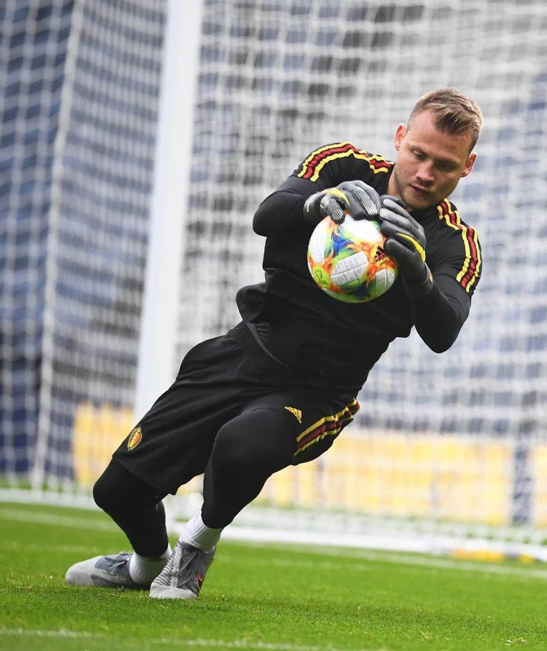 シモン・ミニョレさんのインスタグラム写真 - (シモン・ミニョレInstagram)「📍Hampden Park 💪🏻⚽️🇧🇪 @belgianreddevils #euro2020 #comeonbelgium #SCOBE」9月9日 3時44分 - 22mignolet22