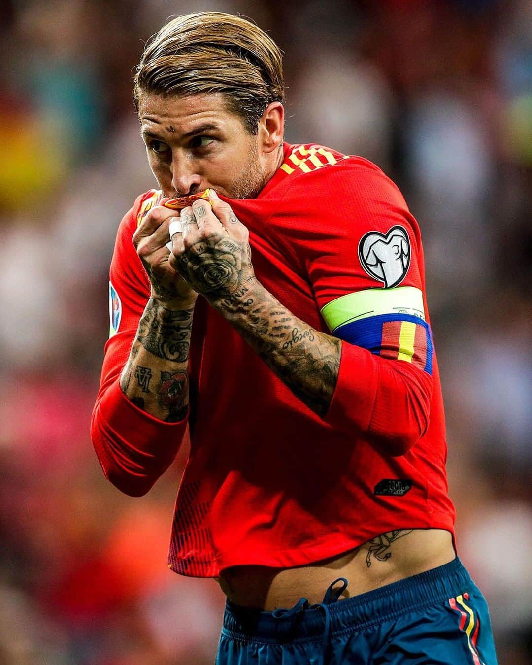 レアル・マドリードさんのインスタグラム写真 - (レアル・マドリードInstagram)「🇪🇸🔝👏 Enhorabuena a nuestro capitán @SergioRamos por igualar el récord de partidos en @SeFutbol de @IkerCasillas: ¡167 apariciones! - Congratulations to our captain @SergioRamos on equalling the record international caps tally for @SeFutbol with 167 appearances alongside @IkerCasillas! 👏 #HalaMadrid」9月9日 3時45分 - realmadrid