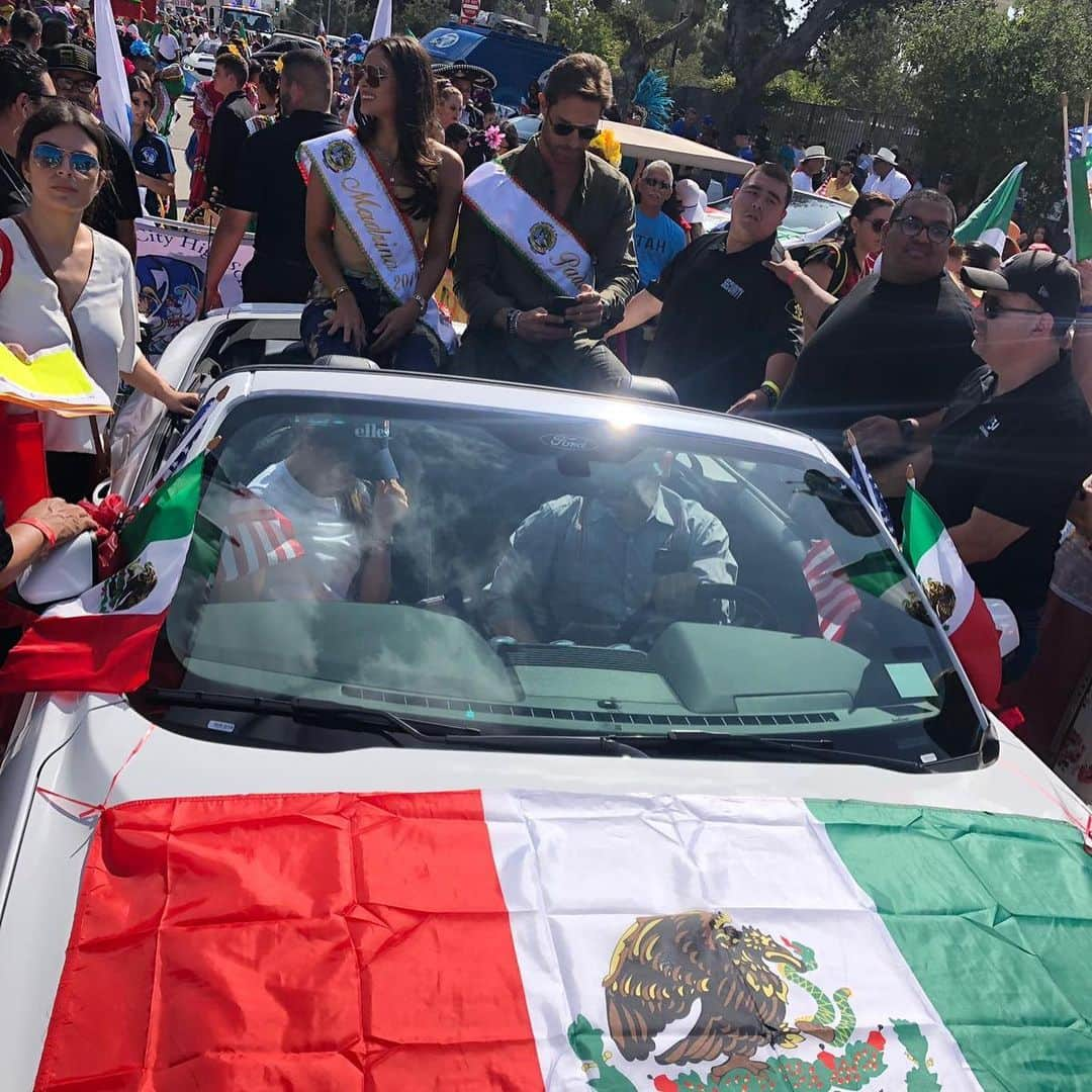 Despierta Americaさんのインスタグラム写真 - (Despierta AmericaInstagram)「@sebastianrulli y @rennotni son los padrinos del desfile de la Independencia de México en Los Ángeles. 🇲🇽」9月9日 3時52分 - despiertamerica