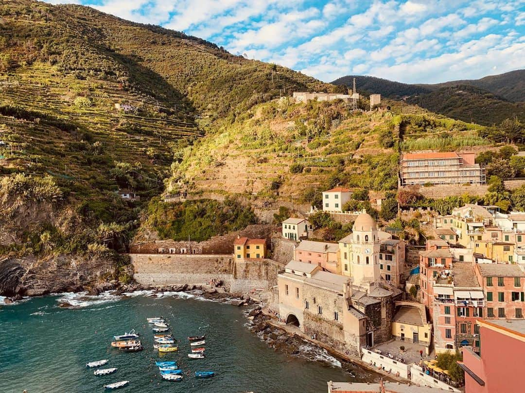 フィービー・ディ・トマソさんのインスタグラム写真 - (フィービー・ディ・トマソInstagram)「Cinque Terre & Chill 💁🏻‍♀️ #DAY5 #VERNAZZA #CINQUETERRE #ITALIA #TOMATOONTOUR」9月9日 3時56分 - phoebeditommaso