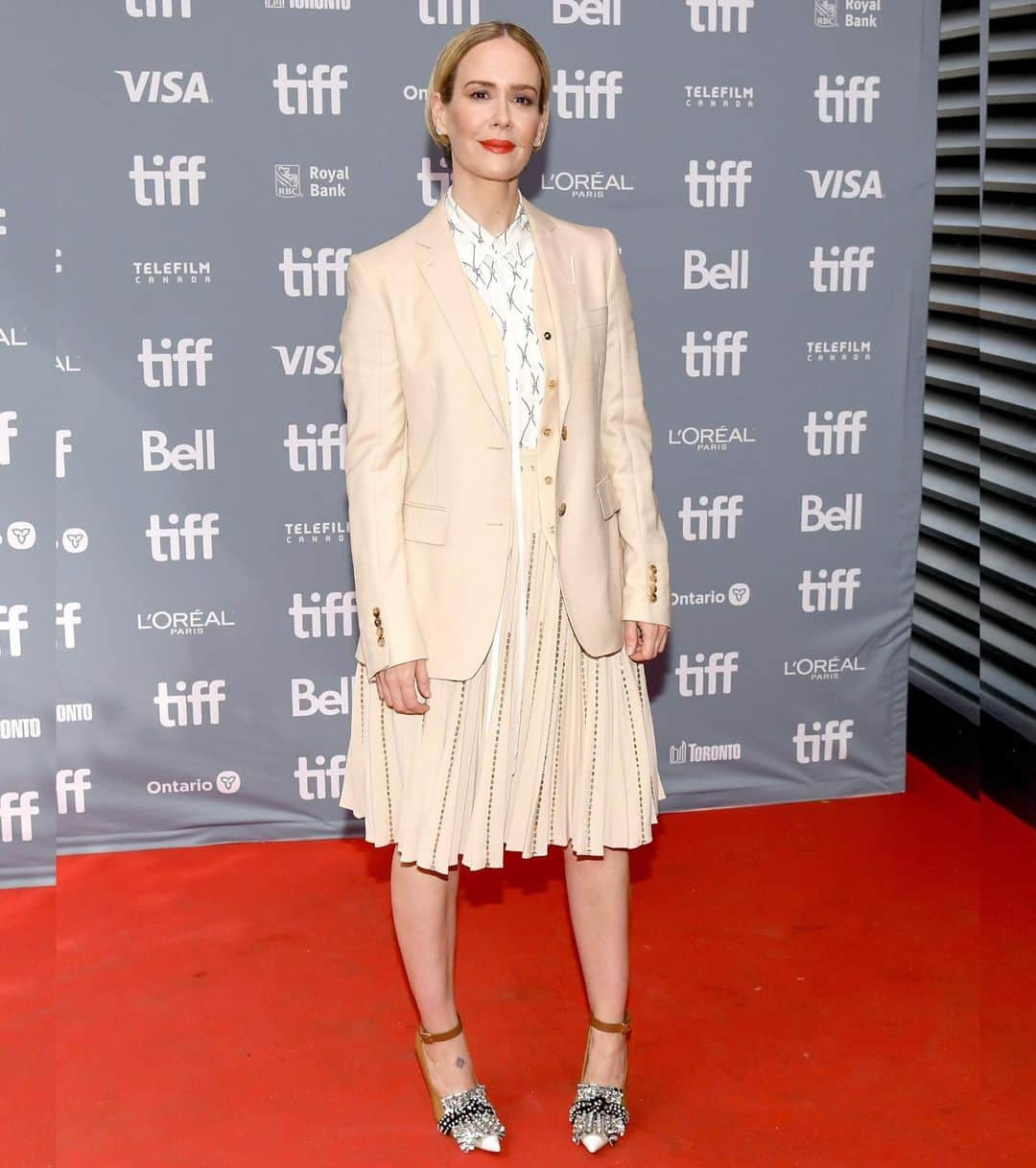 Just Jaredさんのインスタグラム写真 - (Just JaredInstagram)「@nicolekidman in a @dior top and @chloe pants, @mssarahcatharinepaulson in @burberry and @ansel bring their film “The Goldfinch” to Toronto! Photos: Getty」9月9日 4時14分 - justjared