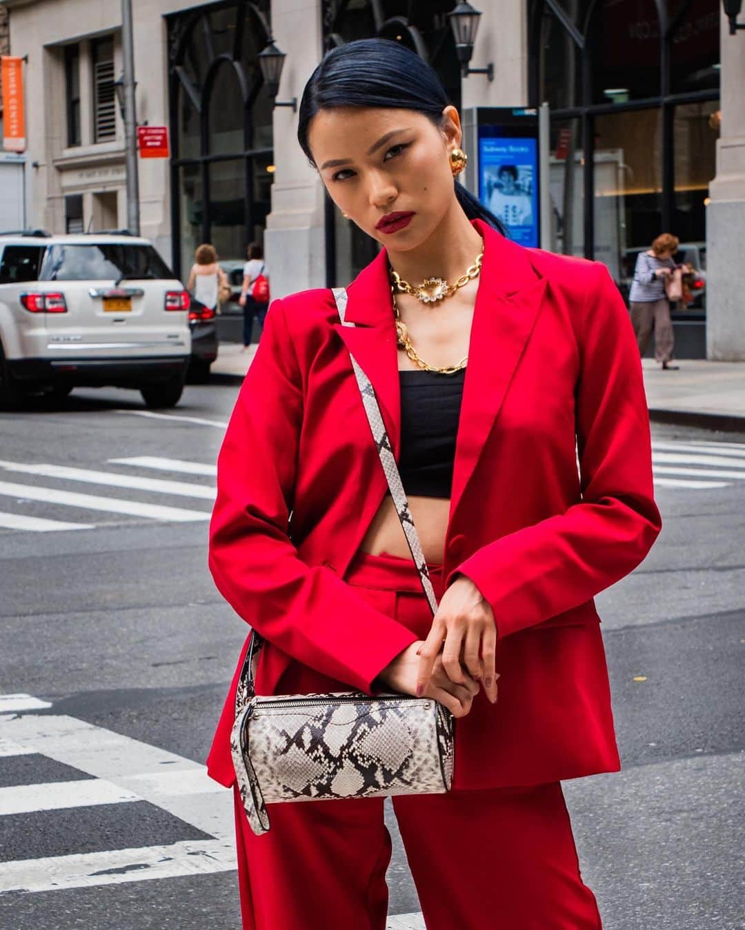 Yukiさんのインスタグラム写真 - (YukiInstagram)「This outfit is certainly on my top favorites list for #NYFW ! Watch my stories for more action ❤️ Thank you for dressing me, @songofstyle @aimeesong @revolve • • •Bag by @rebeccaminkoff • •Jewelry by @outhousejewellery • • • •#nyfw2019 #nyfwstreetstyle #nyfw19」9月9日 4時10分 - yukibomb