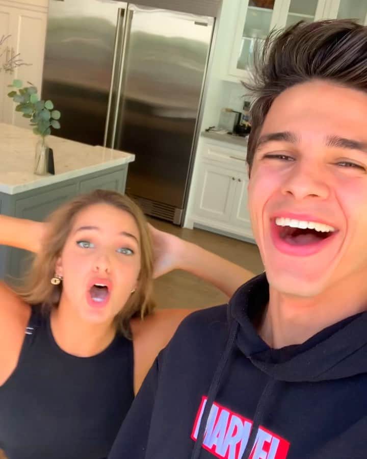 Brent Riveraのインスタグラム：「CAUGHT HER IN THE ACT😏😂 @lexibrookerivera」