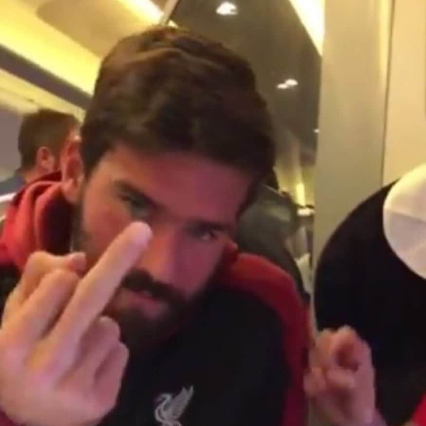 トレント・アレクサンダー・アーノルドのインスタグラム：「@liverpoolfc reaction pictures 🦋 #liverpool #liverpoolfc #alisson #virgilvandijk #vvd #trentalexanderarnold #taa #trentarnold #bobbyfirmino #robertofirmino #divockorigi #sadiomane」