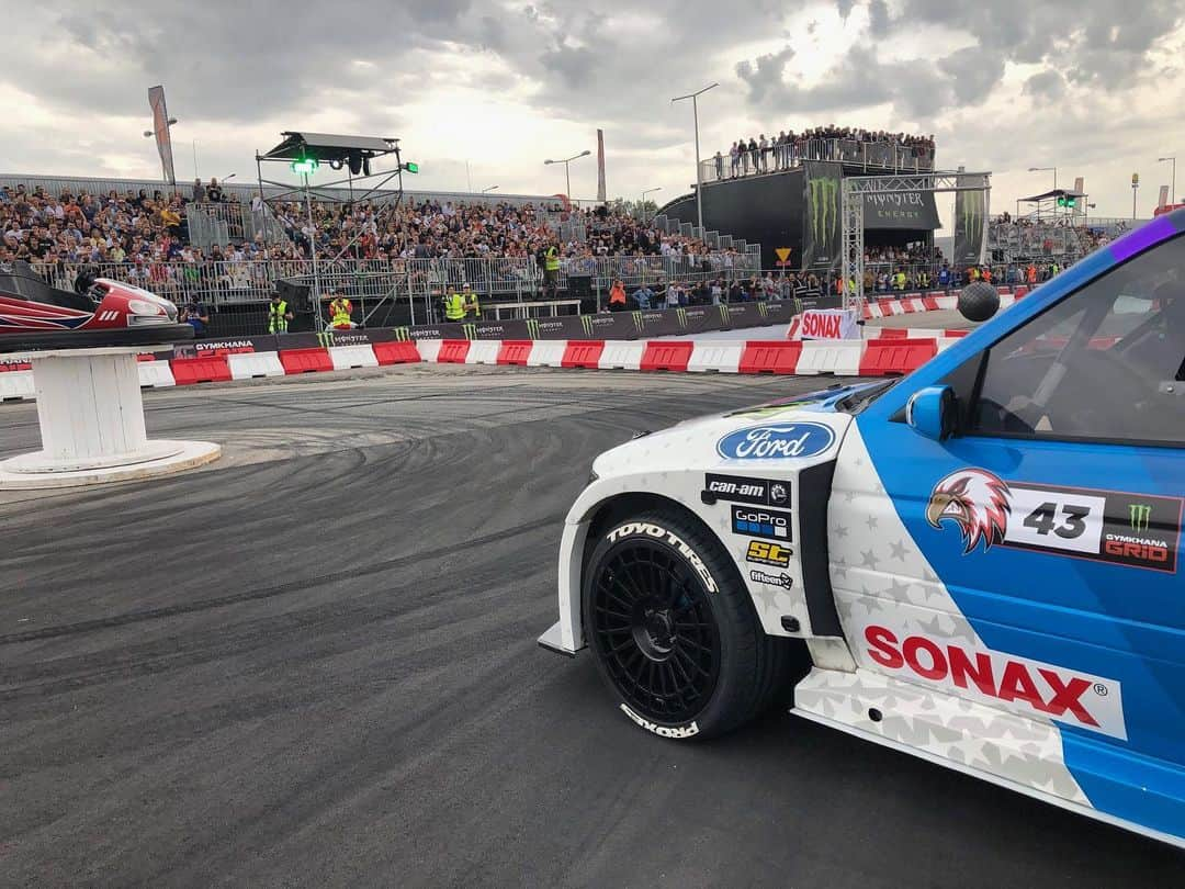 ケン・ブロックさんのインスタグラム写真 - (ケン・ブロックInstagram)「One of my favorite views this past weekend: seeing all of the Polish fans who came out to see us shred our tires @GymkhanaGRID. BIG thanks to all the fans for coming out, and a BIG thanks to @MonsterEnergy for making it so awesome! #bestfans #GymkhanaGRID #CossieWorldTour」9月9日 4時30分 - kblock43