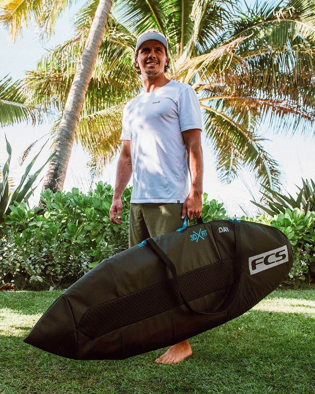 ジュリアン・ウィルソンさんのインスタグラム写真 - (ジュリアン・ウィルソンInstagram)「The perfect day to day board bag. Cheers @fcs_surf」9月9日 4時50分 - julian_wilson