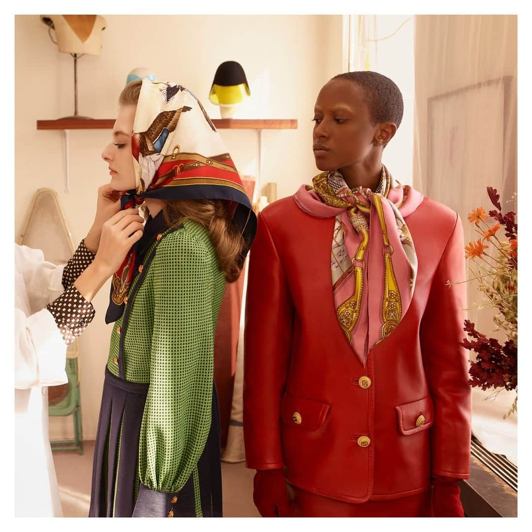 グッチさんのインスタグラム写真 - (グッチInstagram)「Speaking to the House's fascination for flora and fauna, new patterns featuring horses and flying ducks define silk accessories from #GucciFW19 by @alessandro_michele. Discover more through link in bio. #AlessandroMichele」9月9日 5時00分 - gucci