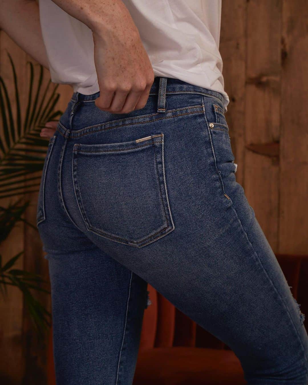 エラモスのインスタグラム：「Would say something catchy but we know we already got your attention with this Mid Rise Skinny jean!」