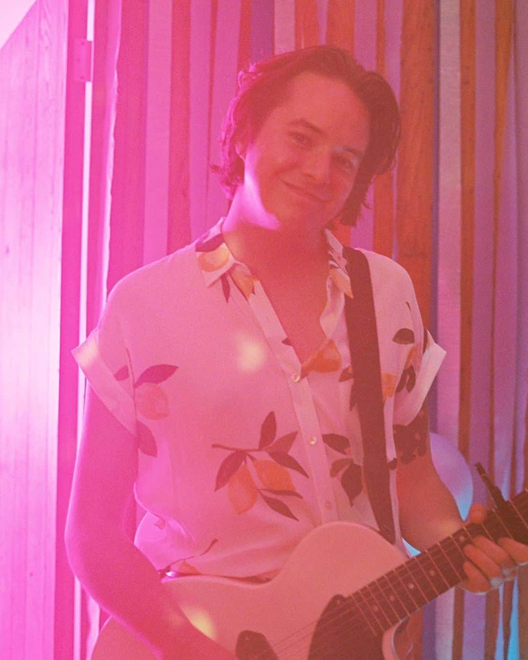 HEY VIOLETのインスタグラム：「more sneak peaks of the video on @spotify??? no way. listen to qotn to see👀👀👀」