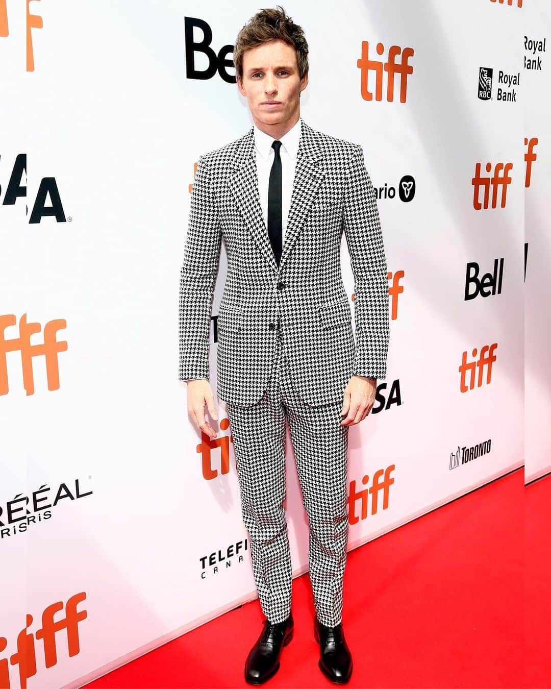 Just Jaredさんのインスタグラム写真 - (Just JaredInstagram)「Eddie Redmayne in @alexandermcqueen and Felicity Jones in @maisonvalentino hit the carpet at the premiere of their second movie together @theaeronautsmov at #TIFF! #EddieRedmayne #FelicityJones #HannahBagshawe #TIFF2019 Photos: Getty」9月9日 5時57分 - justjared