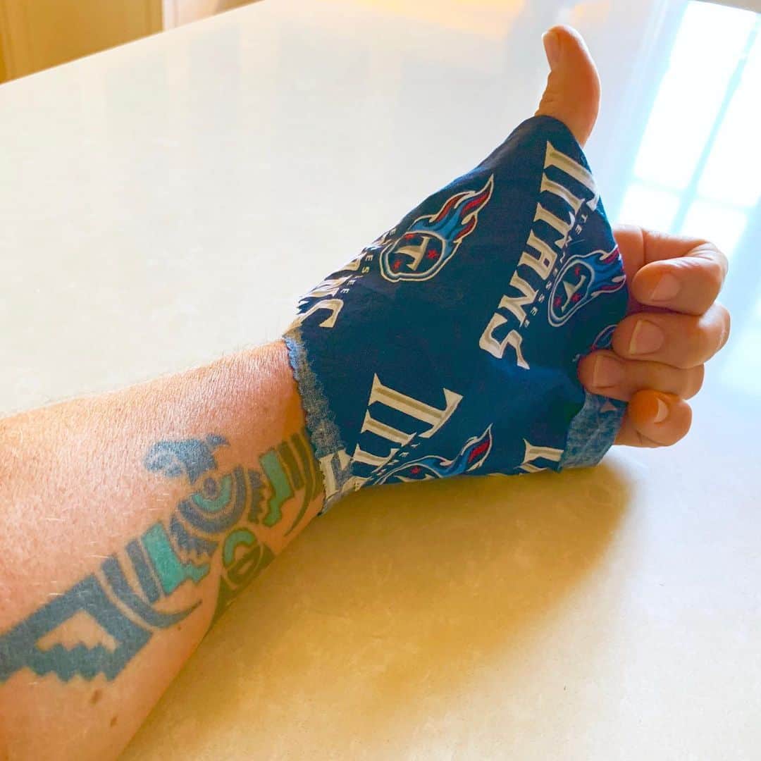 キース・アーバンのインスタグラム：「OMG- TITANS ON FIRE TODAY!!!!!!!!! - 🔥🔥🔥 - KU」