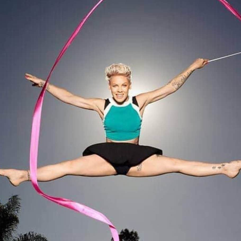 P!nk（ピンク）さんのインスタグラム写真 - (P!nk（ピンク）Instagram)「THANK YOU FOR MY BDAY WISHES. I’m jumping for joy to be 40. I’m so f’ing into it. I love you all!」9月9日 6時23分 - pink