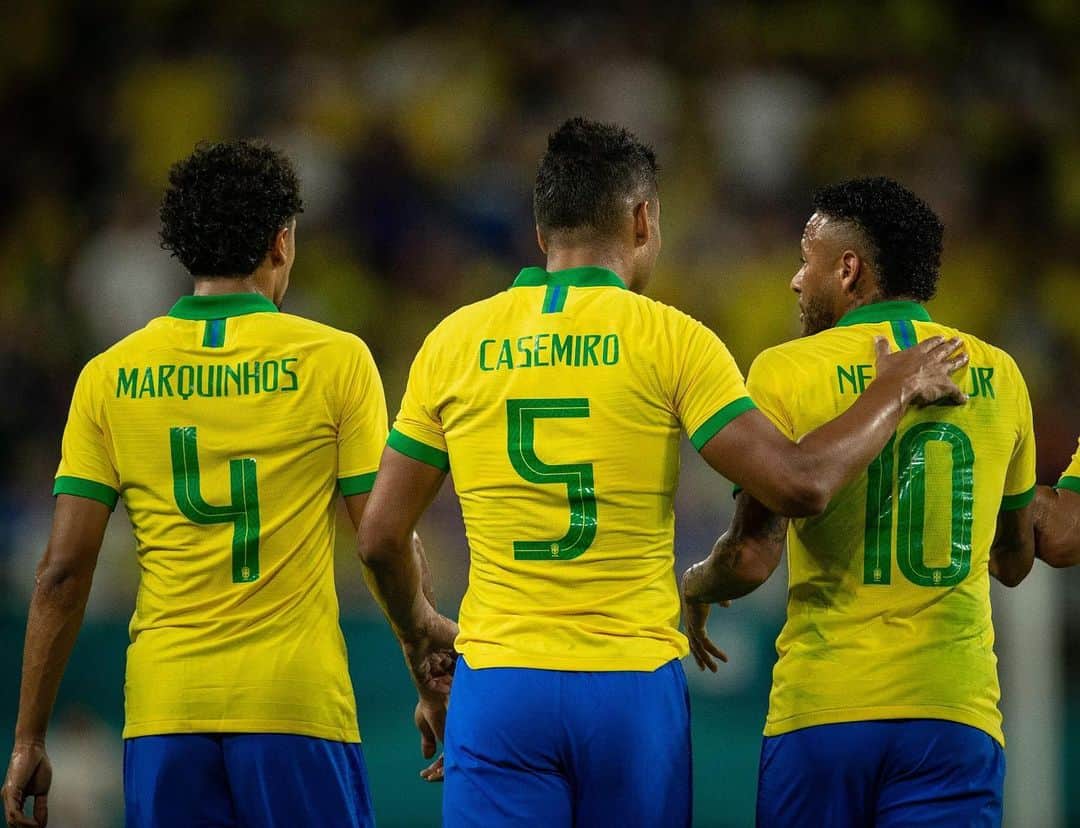 マルコス・アオアス・コレアのインスタグラム：「Craques 👏🏽🇧🇷 @casemiro 5️⃣ @neymarjr 🔟」