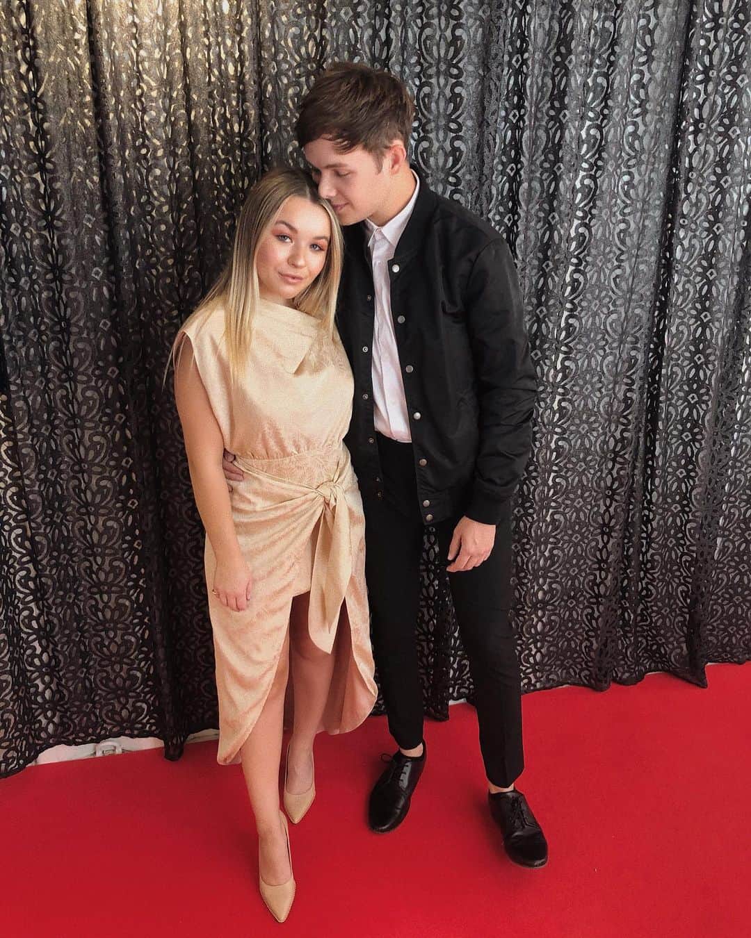 トーリ・ウェブスターのインスタグラム：「you will always be my favourite movie date 🎥🍿♥️ @adammadrzyk (especially for gala premieres) 😉 @loreal #TIFF」