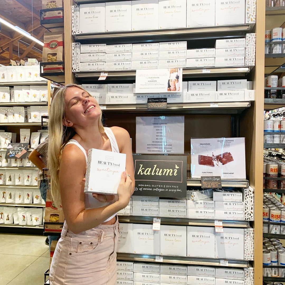 Chrissy Blairのインスタグラム：「So excited to see the @kalumibeauty shrine at one of our top accounts @erewhonmarket !! If you’re in LA go check it out!! @jaylaharnwell and I designed these bars in our tiny NY kitchen 2.5 years ago, we knew we were on something instantly. Hope you ❤️ them! 🤩 #beautyyoueat #collagen #proteinbars」