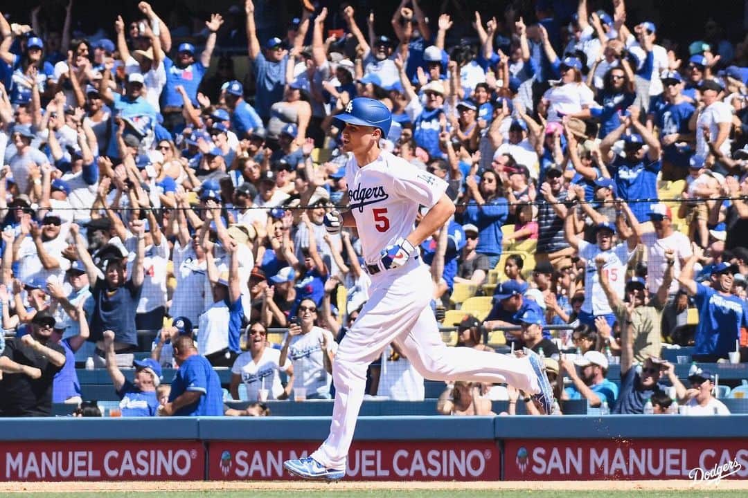 Los Angeles Dodgersさんのインスタグラム写真 - (Los Angeles DodgersInstagram)「Swish.  @coreyseager5 for three!」9月9日 6時56分 - dodgers