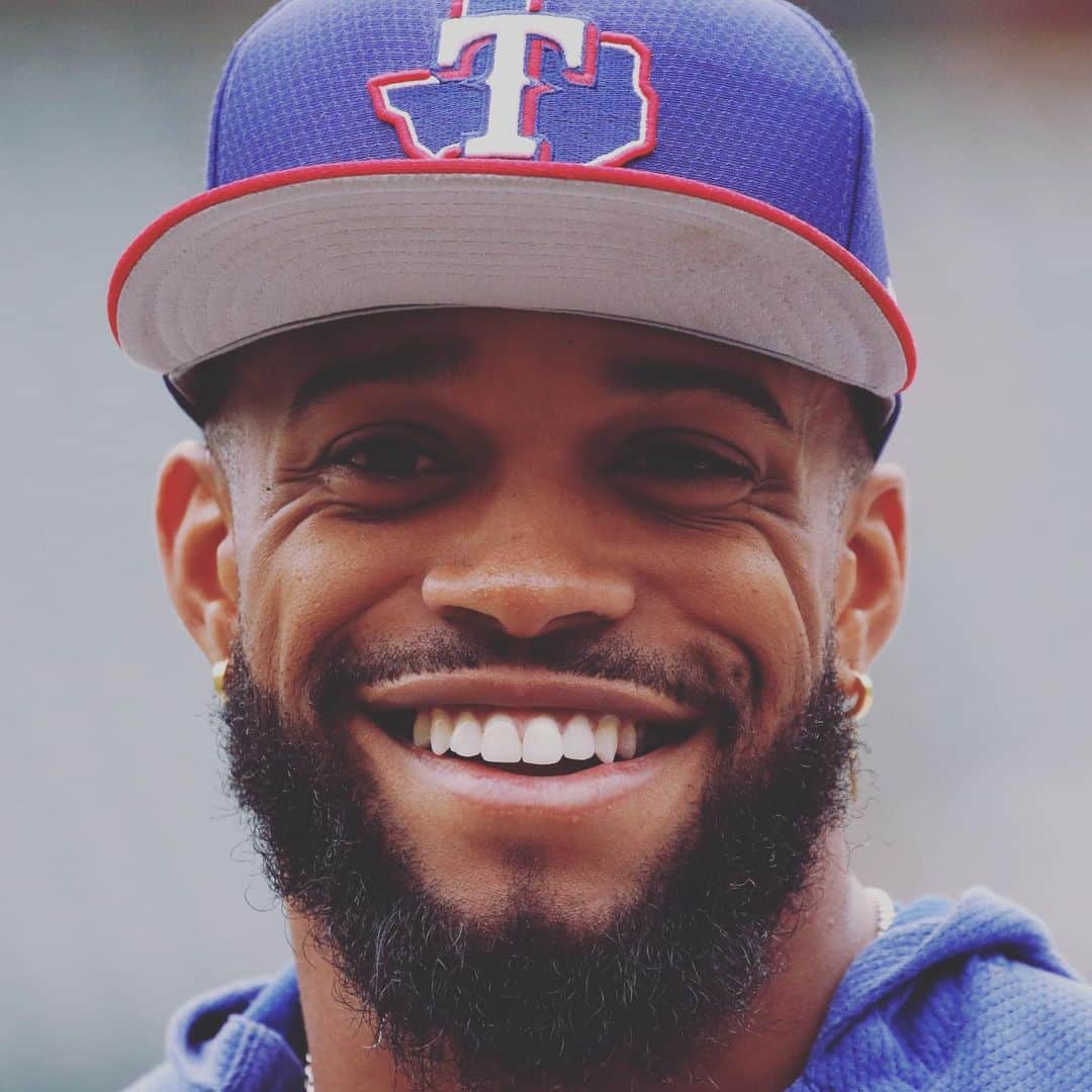 デライノ・デシールズ・ジュニアのインスタグラム：「😁 ✈️ #togetherwe #realsmile」