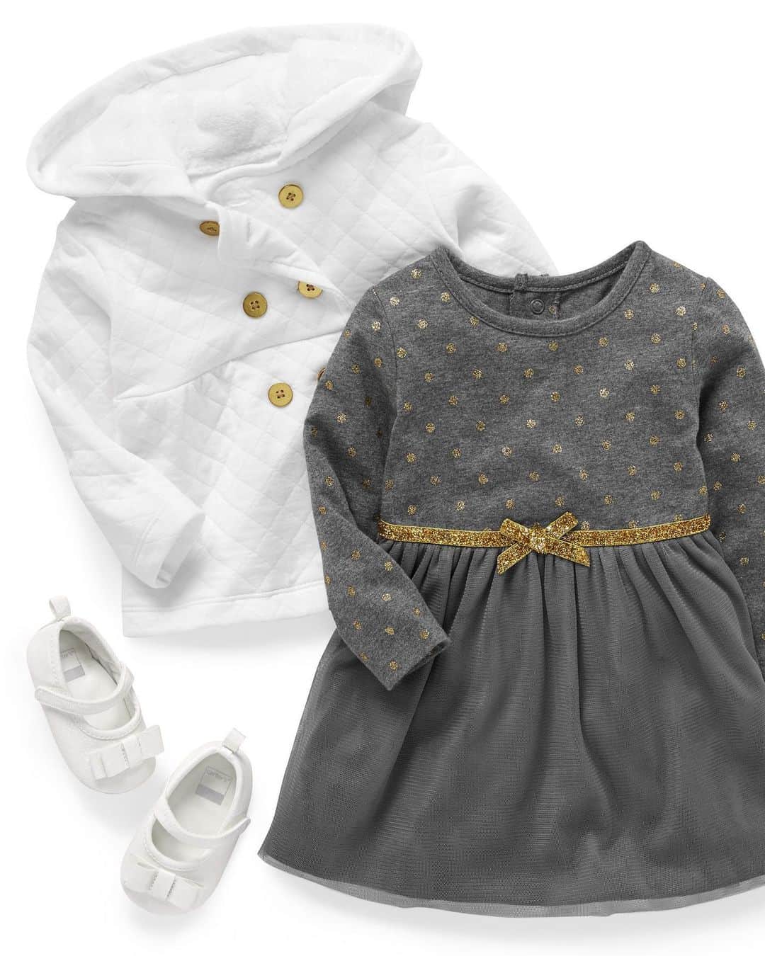 のインスタグラム：「What’s her fancy today? New arrivals include #holidaydresses and #layerstolove 🥰❤️ #lovecarters」
