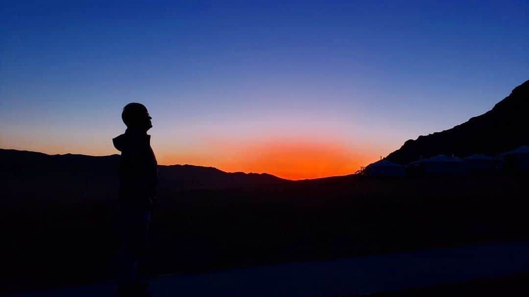 乾雅人のインスタグラム：「Thank you Mongolia. 大草原の夕暮。 ありがとうモンゴル。」