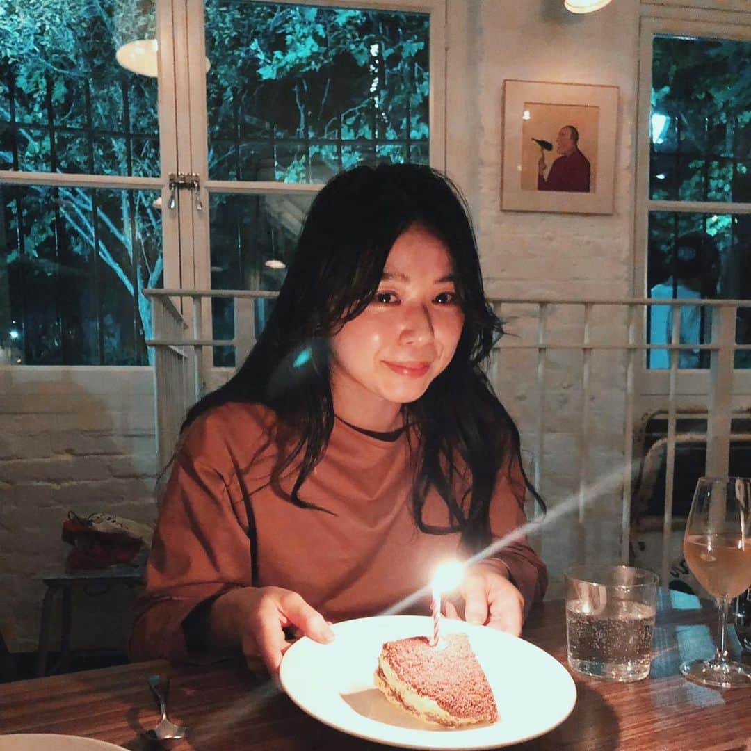 Yu-kiのインスタグラム：「34歳のバースデーディナーに選んだレストランは、また行きたいと思ってたコロンビアロードにあるBrawnと言うモダンヨーロピアンのレストラン🎂何食べてもおいしいし、店内もステキ😌ロンドンで毎年一緒に祝ってくれるみんなありがとう🥺🙏🏻本当に本当に嬉しかった！❤️34歳、今年はどうなるかな、何にしてもなるようになる、楽しもう1日1日を😇#birthday#dinner#columbiaroad#eastlondon」