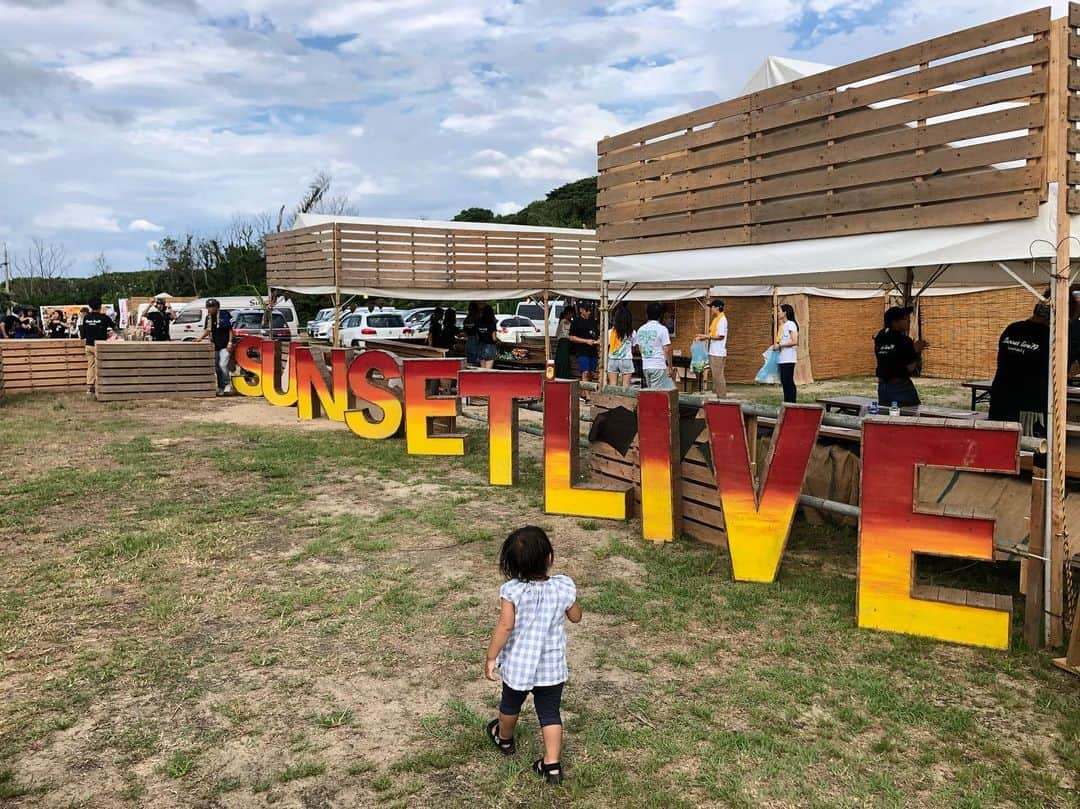 田中輝和さんのインスタグラム写真 - (田中輝和Instagram)「初SUNSET LIVE🌅﻿ ﻿ 少しだけしか入れなかったけど良かった👏来年は長い時間いてお酒飲みたい🍺﻿ ﻿ @yukoloveriri さんお誘いありがとうございました😊﻿ ﻿ #福岡#糸島#糸島サンセットライブ#ハイサイソース#夏休み最後#動画撮るの下手で見にくい」9月9日 7時37分 - teru714