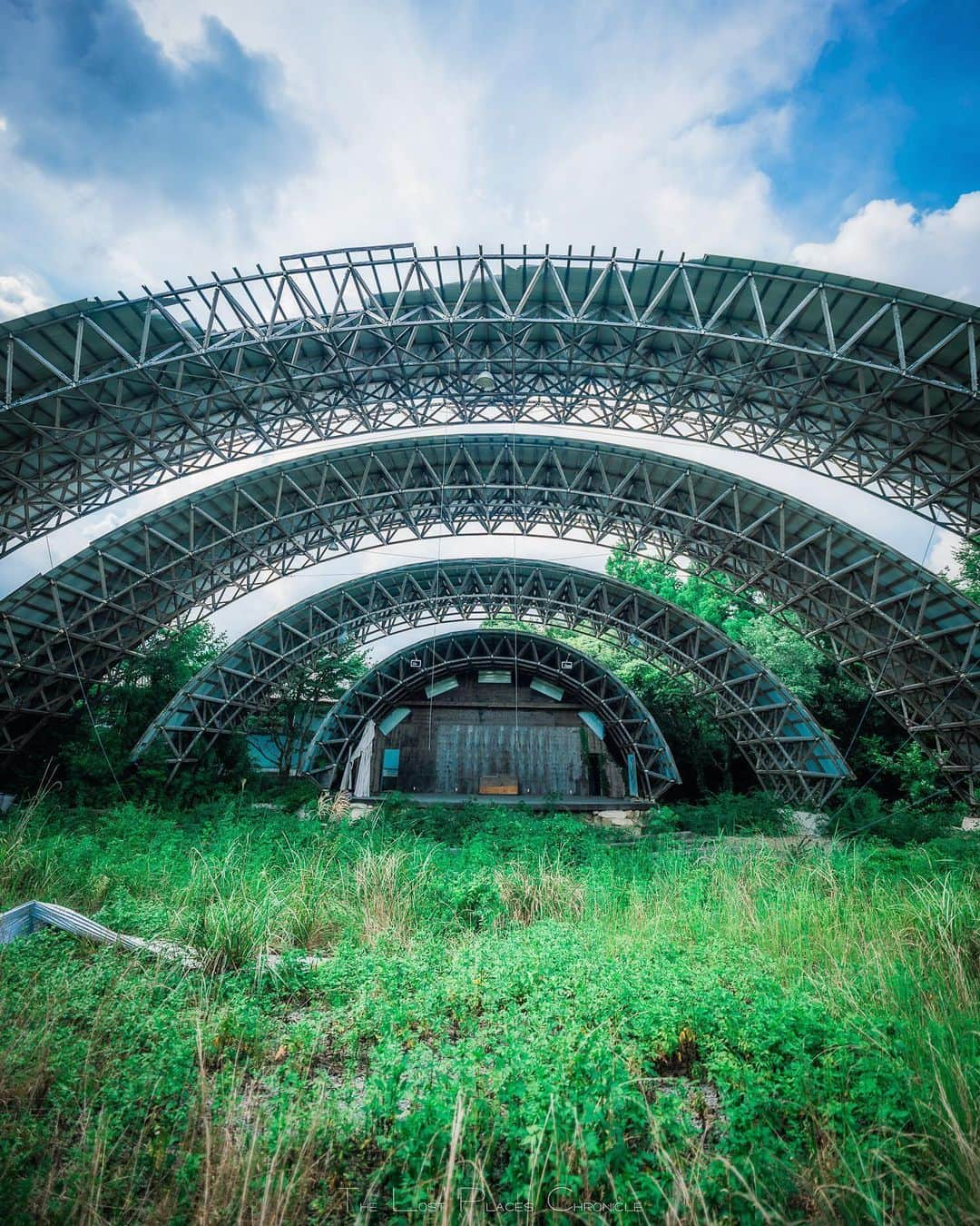 啝 （わ）さんのインスタグラム写真 - (啝 （わ）Instagram)「Abandoned wooden stage 𓆲 𓆲 𓆲 #廃墟 #Abandoned #AbandoniG #allabandoned #abandonedworld #Abandonedafterdark #abandoned_addiction #abandoned_greece #abandon_seekers_ #Abandoned_Excellence #abandonedcentral #beAlpha #discarded_butnot_forgotten #DECAY_iLLife #desertedplaces #ethereal_moods #grime_nation #grime_reapers #GoTrespassing #ig_urbex #Itsabandoned #KINGS_ABANDONED #renegade_abandoned #sombrexplore #urbex_supreme #urbex_regards #urbexplaces #urbex_disciple #urbex_utopia  #japan_urbex」9月9日 8時06分 - neji_maki_dori