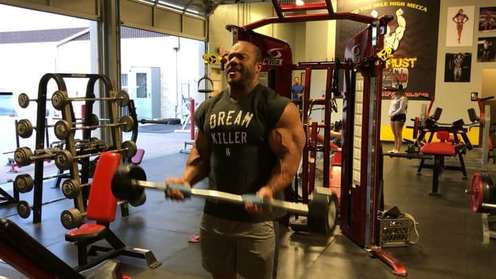 Phil Heathのインスタグラム：「💪🏽Crushing some arms @fatgripz EZ bar curls  #7xMrOlympia #PhilHeath @fatgripz #bigarms #biceps #fatgripz #PhilHeathLabs #GiftedAthletics #TheGift #DreamKiller #HeroVillain #CommittedToExcellence」