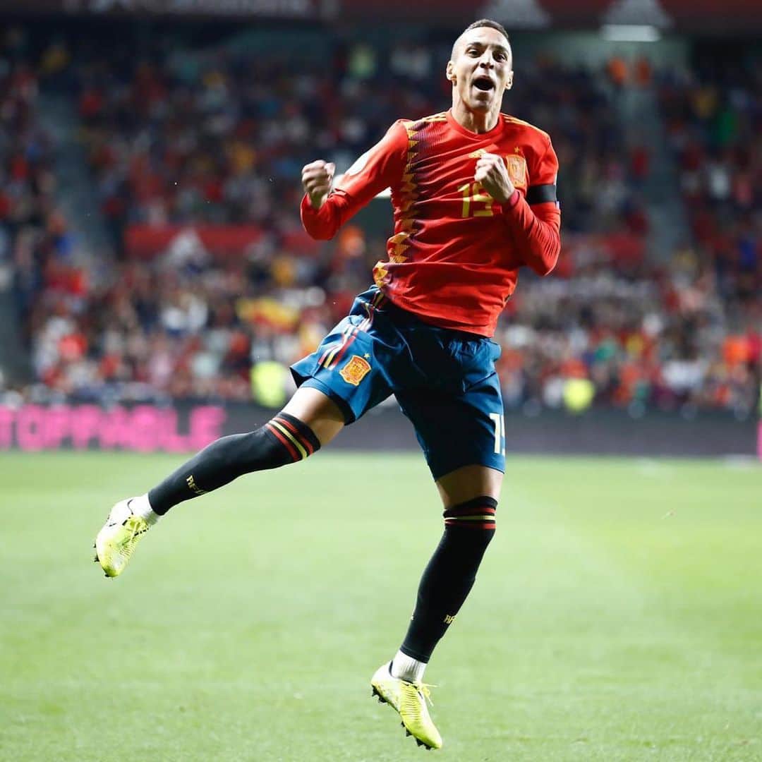 ロドリゴ・モレノ・マチャドのインスタグラム：「Semana completa, 6/6. Mas cerca de nuestro objetivo! Vamos 🇪🇸!!@sefutbol」