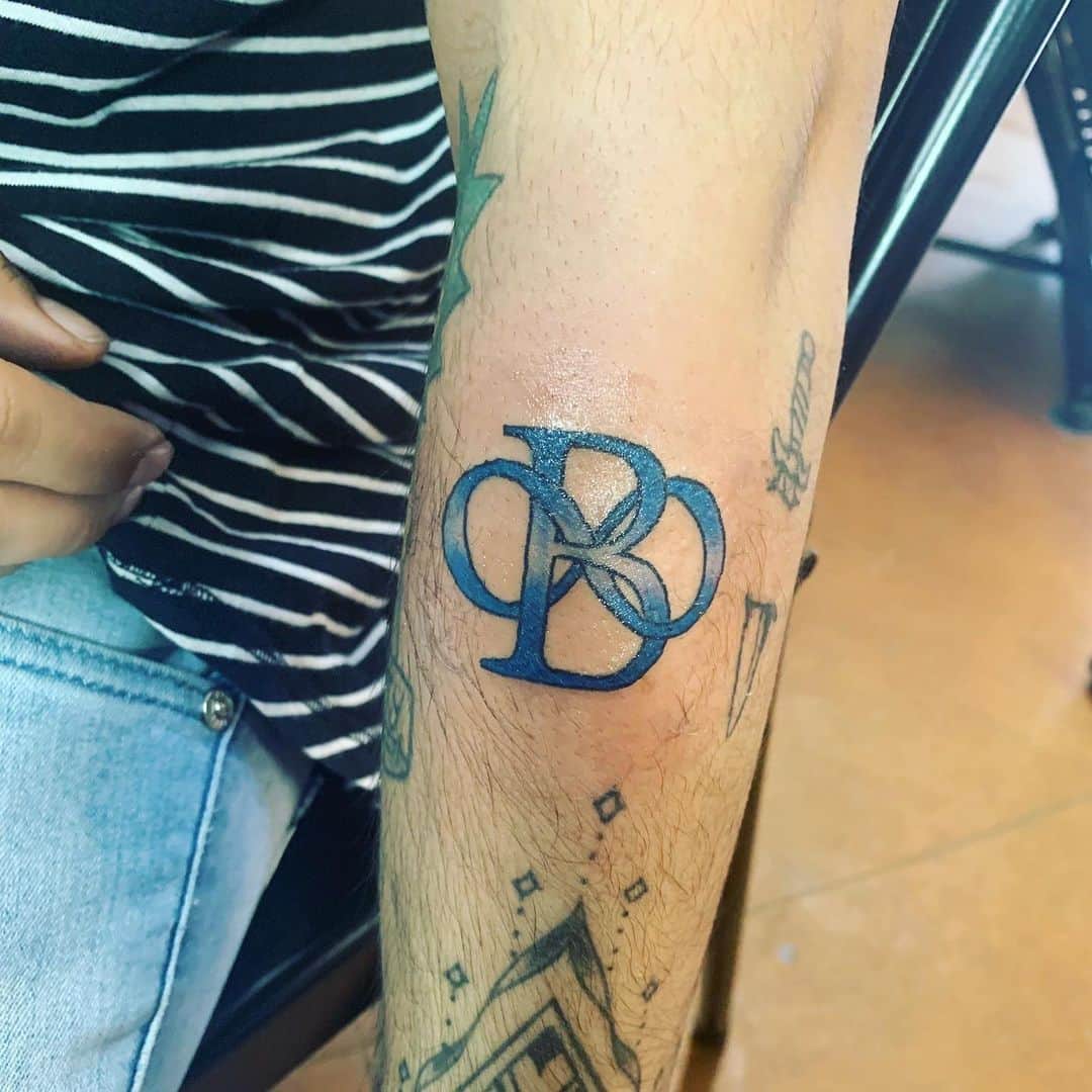 Headspaceのインスタグラム：「True believer / true fucking LEGEND @rad.izzy got the Beautiful Oblivion logo inked before the album is even out. U get your pre order yet? Link in bio! 🔥Come see us this Fall! 🔥 Would you get some ink like this? 🤔🤔🤔」