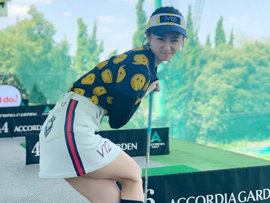 筒井萌子さんのインスタグラム写真 - (筒井萌子Instagram)「* #ゴルジョバ 優勝しました⛳️‼️ 初代ゴルジョバ女王になれました✊🏻🥺✨ ゼクシオのドライバーのオーナーになったよ😆 12人のゴルフ女子がバトルを行い毎回一人 脱落するというYouTube番組ゴルジョバ。 全12回ドキドキだったけど皆さんのお陰で 楽しく行うことができました☾ ・ ゴルフを始めて、最初のゴルフ番組。 当時はベストスコアが130台でした。 初めてメンバーが集まった日、皆のベストスコア表を見て 100を切ってる方も何人かいて凄く焦りました💦 このままでは優勝なんて絶対出来ないと、誰よりも練習した！と胸張って言えるくらい練習しました⛳️ 舞台中も稽古終わりにクラブ担いで練習に行ってました！ それだけ負けず嫌いでゴルフが大好きです😊 番組を通して関プロに教えて頂いた一つ一つが私の力になりました。 そして特別レッスンをして下さった中村英美プロ、練習・ラウンドに付き合ってくれた友達や応援して下さった方々のお陰です✨ 今現在、ベストスコア103！！ 新たな目標を達成出来るよう引き続き頑張ります🌻 関プロ、かたやん、そしてゴルフドゥの方々、その他の皆様、そして一緒に楽しくゴルフをして下さった11人のゴルフ女子の皆様ほんとにありがとうございました💕 これからも沢山ゴルフのお仕事も出来るようにがんばりまーす♪ ・ YouTubeにて『ゴルジョバ』と検索‼️是非見てね♪ ・番組で着ていたウエアは @archivio.official と @v12golf_official  でした◟́◞̀♡ ・ #筒井萌子 #女優 #actress #モデル #model #岡山  #shooting #instagood #instalike #converse #撮影 #followme #instalike #ゴルフ #ゴルフ女子 #ゴルフコーデ #골프 #좋아요반사 #좋아요그램 #좋아요환영 #데일리그램 #패션 #오오티디 #카페 #アルチビオ  #アルチビオカップ # archivio #archiviocup  #もえちゃんゴルフ #v12 #ゴルジョバ」9月9日 19時27分 - tsutsui.moeko.o