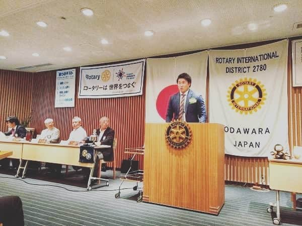 真壁伸弥さんのインスタグラム写真 - (真壁伸弥Instagram)「#rotaryclub で講演です。 ラグビーやらウイスキーやら。初心者講座。  社長さんや議員さんなどお偉い方々にラグビーに興味を持ってもらっで、もっと様々な仕掛けをしてもらいたいですね。宜しくお願いします。  #報徳会館 様 #jsports #jcom  ありがとうございました。 #ラグビー #rugby #RugbyWorldCup #rugbyjp #ワールドカップ #小田原 #ヒルトン小田原」9月9日 18時01分 - makaberian5