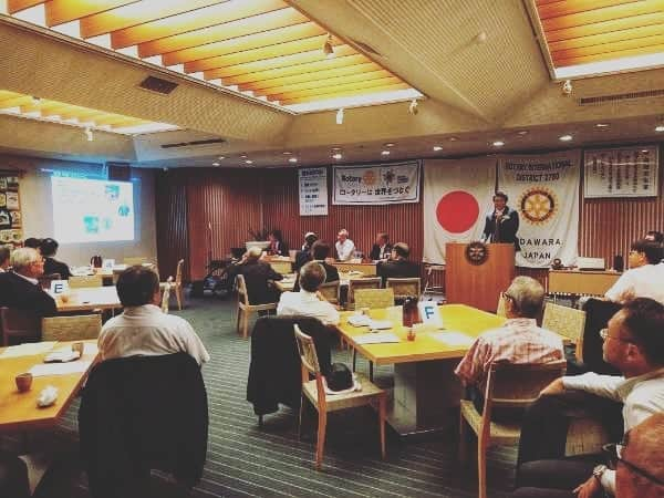 真壁伸弥さんのインスタグラム写真 - (真壁伸弥Instagram)「#rotaryclub で講演です。 ラグビーやらウイスキーやら。初心者講座。  社長さんや議員さんなどお偉い方々にラグビーに興味を持ってもらっで、もっと様々な仕掛けをしてもらいたいですね。宜しくお願いします。  #報徳会館 様 #jsports #jcom  ありがとうございました。 #ラグビー #rugby #RugbyWorldCup #rugbyjp #ワールドカップ #小田原 #ヒルトン小田原」9月9日 18時01分 - makaberian5