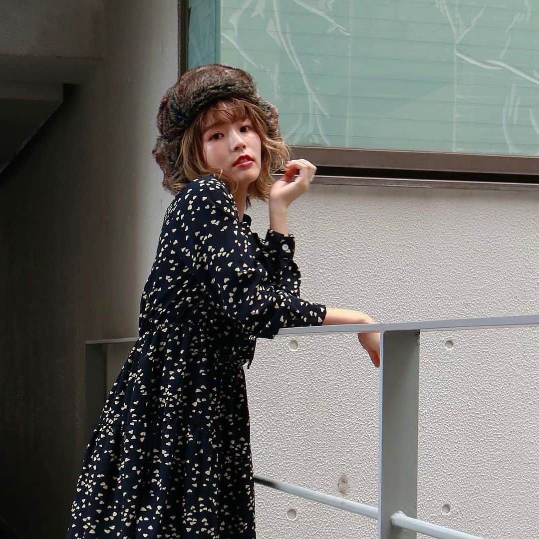 山本 絵里加さんのインスタグラム写真 - (山本 絵里加Instagram)「たまにはこんな写真もあげてみよ〜🙄 ヘアメイクしてもらうと違うなぁ やはりプロの力は偉大です、、 @manimum.official  #shooting#apparel#2019AW」9月9日 18時34分 - ___erika___y