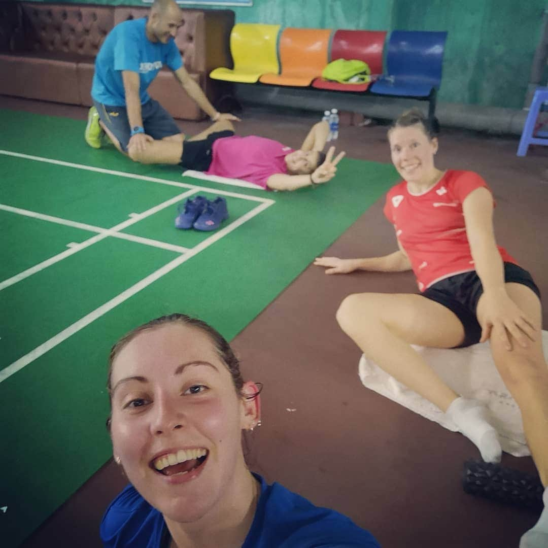 カースティ・ギルモアさんのインスタグラム写真 - (カースティ・ギルモアInstagram)「So far Vietnam you've been absolute chaos but also lovely 🇻🇳 ⭐🙆🏼‍♀️ Some hot, Team Europe training and a wander around before kicking off on Wednesday. @sabrina.jaquet @carolinamarin 👀 • • • • • @victorsportglobal @victoreurope @nordan_uk @nordan_norge @badmintonscot #vietnam #hochiminhcity #hochiminh #saigon #europe #badminton #scotland #hot #sweaty #training #sightseeing #coffee」9月9日 18時49分 - kirstygilmourr