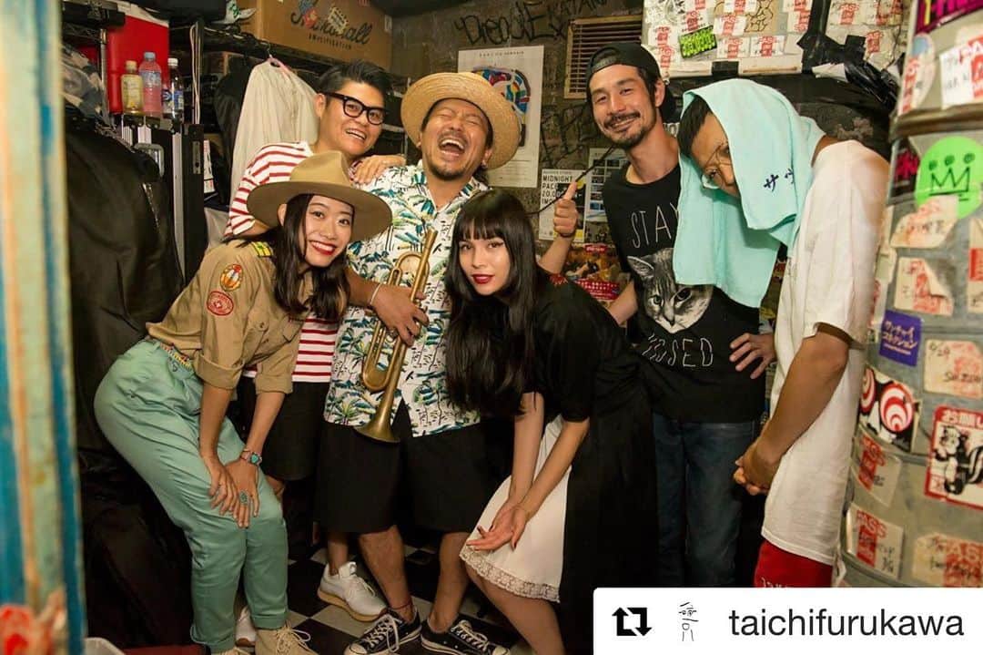 のインスタグラム：「・ 日比谷野音以来のラーナーズ♬ でレッツらぷーぷー！オジャマしました！ やっぱりボクの顔が、、 サラとチエちゃんの3倍はあったんだよなぁw  #Repost @taichifurukawa ・・・ LEARNERS SUN 8 SEP 2019 AT SHELTER SHIMOKITAZAWA TOKYO  #learnersband #ラーナーズ」