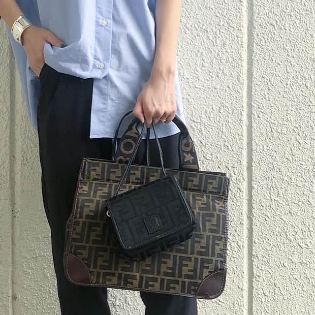 トライセクトさんのインスタグラム写真 - (トライセクトInstagram)「【VINTAGE FENDI BAG】 ヴィンテージ フェンディ バッグが入荷致しました。この他にも多数取り揃えておりますので、是非店頭でご覧ください。 ・ プロフィールリンクよりブログをご覧ください。 ・ 〈LUMINE CARD 10%OFF KEEP〉 ルミネ店舗では、9/12〜9/16に開催されるルミネカード10%OFFに向けて、お取り置きが可能です。 お取り置きに関しての詳細はスタッフまでお問い合わせ下さい。 ・ #decouverte #vintage #vintageshop #fendi #fendibag #vintagefendi #baycrews #follow #taxfree #デクーヴェルト #ヴィンテージ #ヴィンテージショップ #フェンディバッグ #ヴィンテージフェンディ #ベイクルーズ  #フォロー #classic #instavintage #我的最愛」9月9日 18時59分 - baycrews