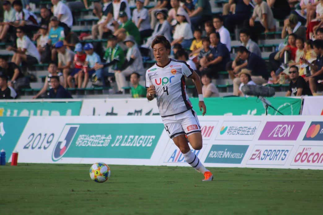 のインスタグラム：「個人的に楽しみにしてた試合なのに あんな時間に足が攣って悔しい、結果も悔しい。情けない試合してすみません。遠くまで応援ありがとうございました。  ヴェルディサポーターの皆さんは、ボールを持った時などワンプレーワンプレーにブーイングありがとうございました(^^) 西が丘の雰囲気最高でした！ ヴェルディはいいチーム👌  #なんだかんだ #俺って #やっぱりヴェルディ #好きなんだよね #しおんのユニホームはもらわずに済んだ #東京ヴェルディ #レノファ山口」