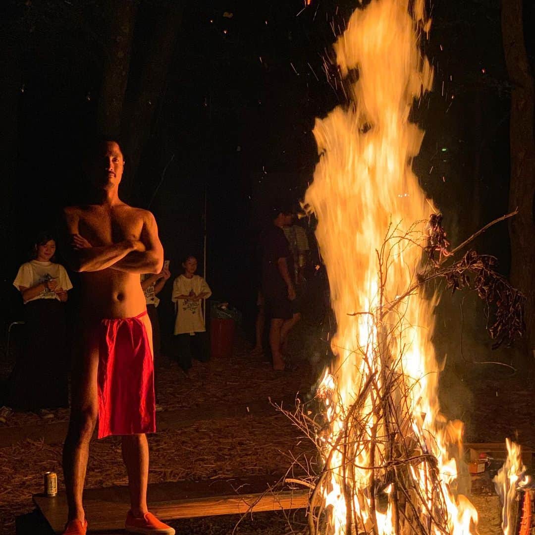 中村貴之さんのインスタグラム写真 - (中村貴之Instagram)「火は魂だ！ #童心キャンプ  #火は魂だ #2枚目は熱さに耐えれず #やっぱりジンギスカンでしょ」9月9日 19時23分 - taka_brew