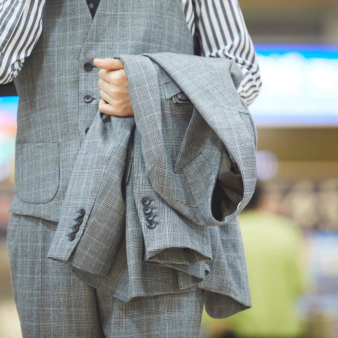 SUIT SELECT スーツセレクトさんのインスタグラム写真 - (SUIT SELECT スーツセレクトInstagram)「【British】 別売りで、共生地のジレもあります。 ・ SUIT ¥28,000 / VEST ¥9,800 SHIRT ¥3,800 / TIE ¥2,800 ・ ・ ・ #suit #スーツ #suitselect #スーツセレクト #スーツのある日常 #leo ・ #新作 #英国調 #ビジネス #ビジネスマン #2019秋冬 #秋冬 #メンズ #メンズファッション #メンズコーデ ・ #newarrival #british #monotone #business #businessman #2019aw #aw #autumn #autumnfashion #fashion #ootd #outfit #mens #mensfashion #menscode」9月9日 10時26分 - suitselect_japan_official