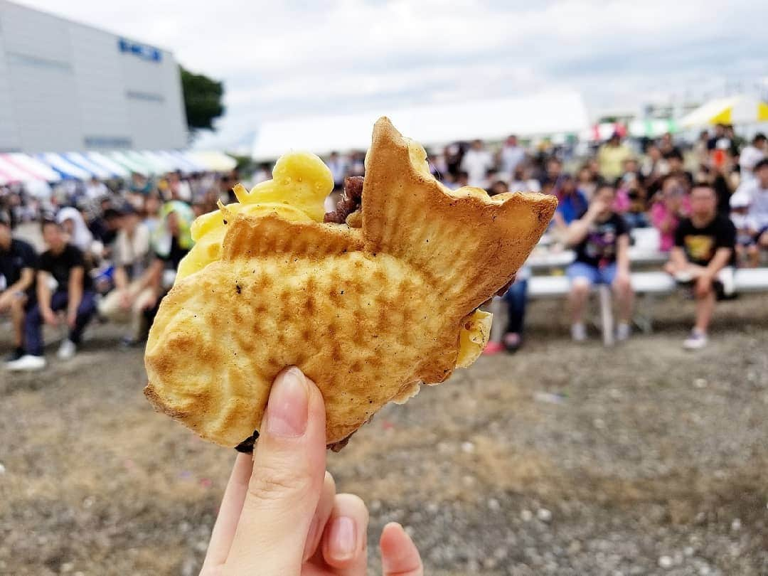 石関友梨さんのインスタグラム写真 - (石関友梨Instagram)「MAXと社内祭の大食いイベントでした！パンパンにあんこで太ったたい焼きを30分で27個食べた～☆MAXも面白かったw大盛況であった♪ #サンデン労働組合 #群馬県 #大食いイベント #企業イベント #告知のないイベント #MAX鈴木 #たい焼き #登利平 #4人1組4チーム #2口差で負けたw #4人は強敵や #めちゃくちゃ楽しかった #台風直撃前日 #晴れ女」9月9日 10時58分 - yurimorico