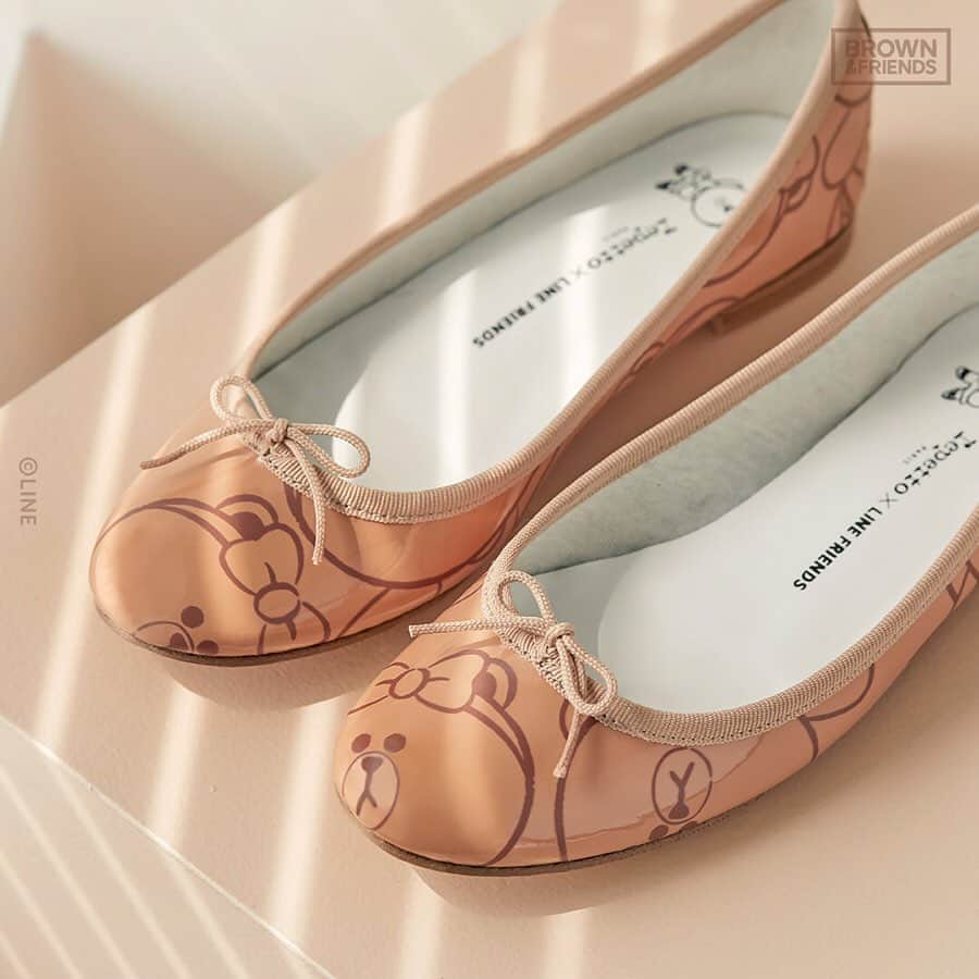 LINE FRIENDSさんのインスタグラム写真 - (LINE FRIENDSInstagram)「. CHOCO Cendrillon Only 400 pairs ever made  Repetto X LINE FRIENDS CHOCO LIMITED EDITION  OUT NOW!  Don't miss out on your pair. > Store info : Link in Bio  #LINEFRIENDS #Repetto #CHOCO #Cendrillon」9月9日 11時00分 - linefriends