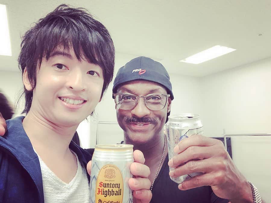 坂東慧のインスタグラム：「DREAMS COME TRUE WONDERLAND 2019 京セラドーム2日目、本編最終日。 Sonnyとの共演も最後（泣） 寂しい！でも全力で楽しみました！ 来週からの夕べシリーズは1人で頑張ります！ いやぁー本当に楽しかった！ ありがとうございました！ #dreamscometrue #ドリームズカムトゥルー #ドリカム #dwl2019 #ドリカムワンダーランド2019 #dct #yamahadrums #livecustomhybridoak #zildjiancymbals #zildjiansticks #aspr #westone #cympad #osaka」